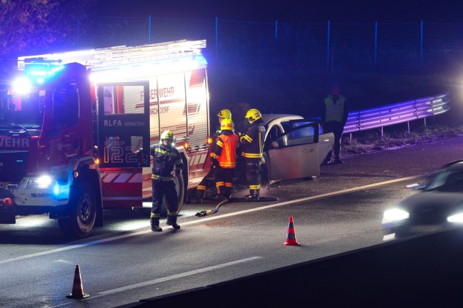 	Vollbrand des Motorraums eines Autos auf Westautobahn in Roitham am Traunfall