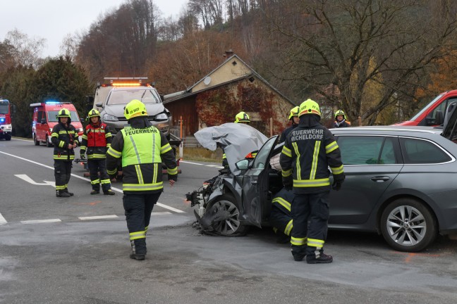 	Personenrettung nach schwerem Kreuzungscrash in Micheldorf in Obersterreich