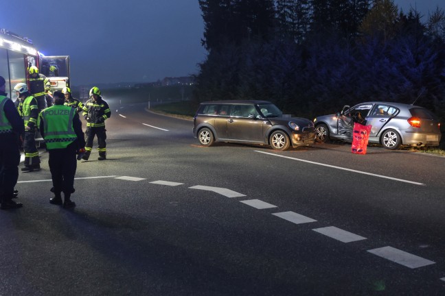 	Autolenker nach schwerem Kreuzungscrash in Sierning von Einsatzkrften aus PKW gerettet