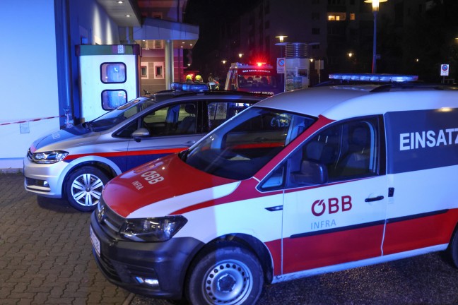 	Schadstoffeinsatz: Polyvinylchlorid rieselte im Bahnhof in Bad Schallerbach aus Gterzugwaggon