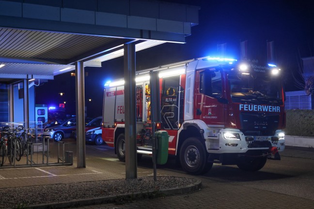 	Schadstoffeinsatz: Polyvinylchlorid rieselte im Bahnhof in Bad Schallerbach aus Gterzugwaggon