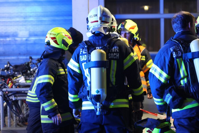 	Schadstoffeinsatz: Polyvinylchlorid rieselte im Bahnhof in Bad Schallerbach aus Gterzugwaggon