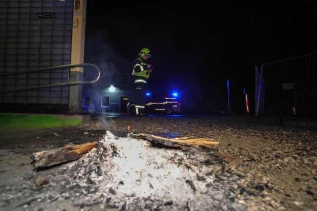 	Kleinbrand vor Bahnhofsunterfhrung in Marchtrenk rasch gelscht