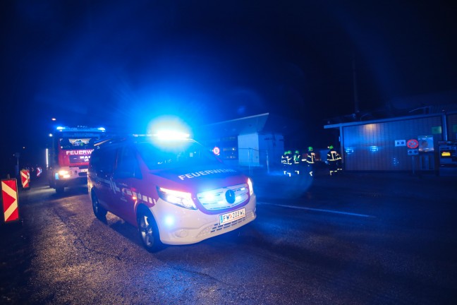 	Kleinbrand vor Bahnhofsunterfhrung in Marchtrenk rasch gelscht