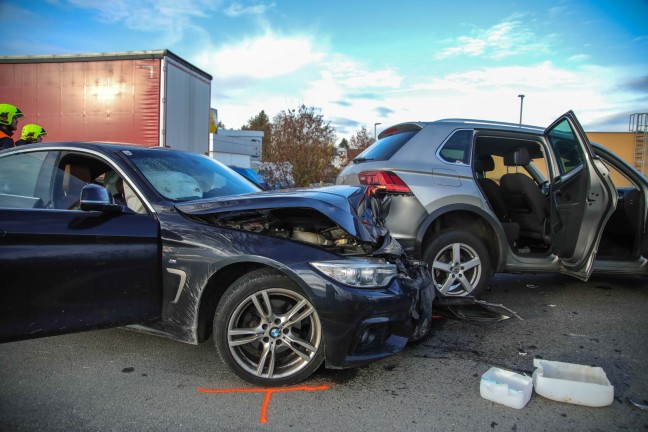 	Heftiger Auffahrunfall mit drei beteiligten Autos auf Wiener Strae bei Marchtrenk