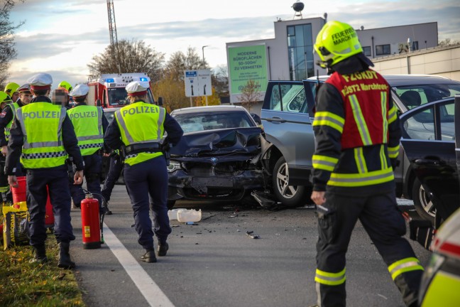 	Heftiger Auffahrunfall mit drei beteiligten Autos auf Wiener Strae bei Marchtrenk