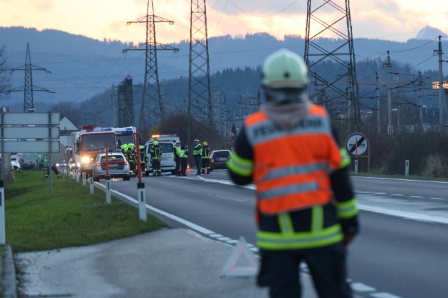 	Gleich zwei Unflle in Redlham: Crash zwischen zwei PKW und Streifkollision mit Feuerwehrfahrzeug