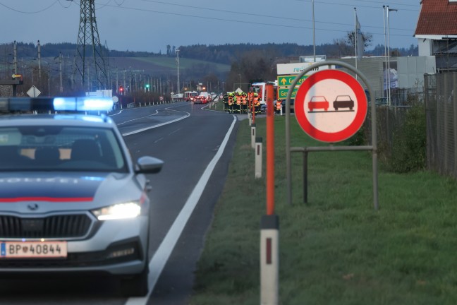 	Gleich zwei Unflle in Redlham: Crash zwischen zwei PKW und Streifkollision mit Feuerwehrfahrzeug