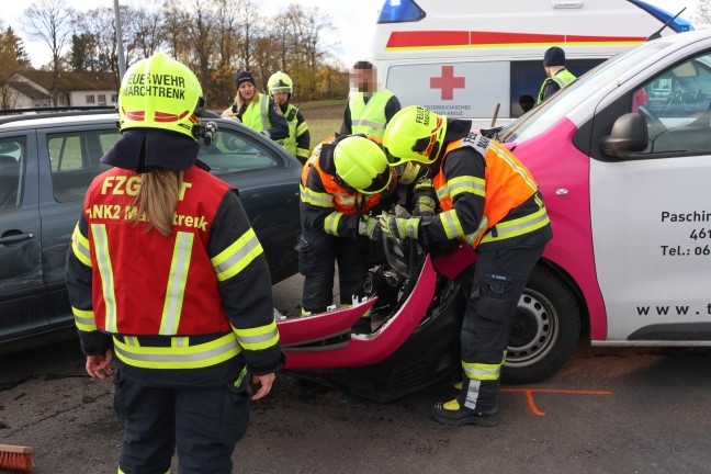 	Kreuzungscrash zwischen Kleintransporter und PKW auf Wiener Strae in Marchtrenk