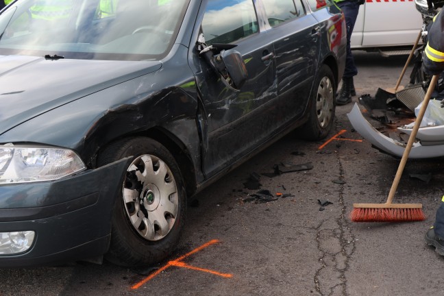 	Kreuzungscrash zwischen Kleintransporter und PKW auf Wiener Strae in Marchtrenk