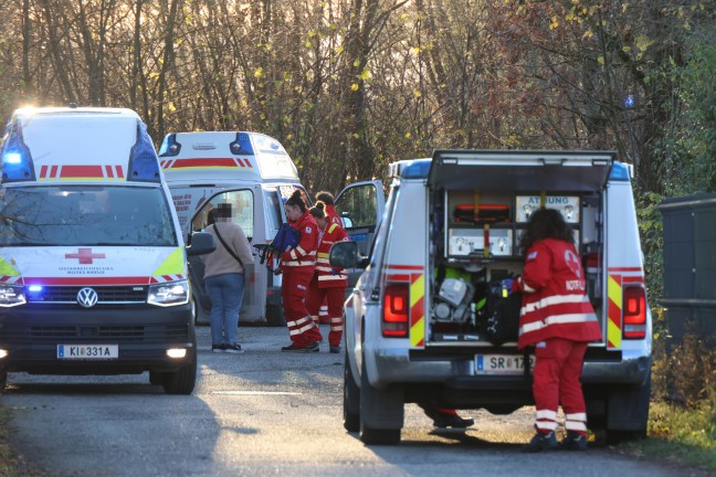 	Unfallauto brannte: Vier teils Schwerverletzte nach Frontalcrash zweier Autos in Kremsmnster