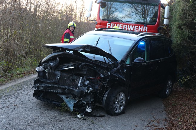 	Unfallauto brannte: Vier teils Schwerverletzte nach Frontalcrash zweier Autos in Kremsmnster