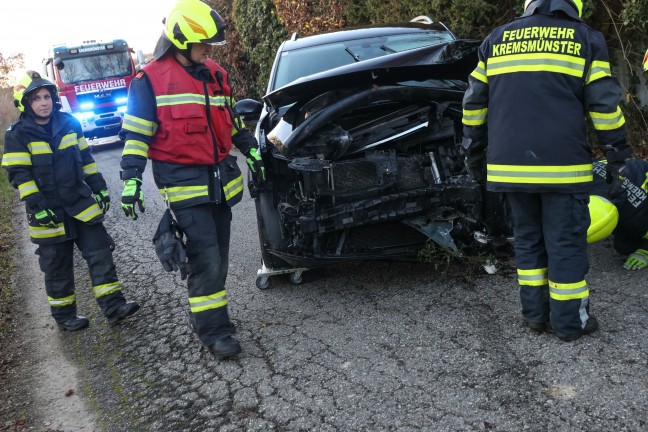 	Unfallauto brannte: Vier teils Schwerverletzte nach Frontalcrash zweier Autos in Kremsmnster