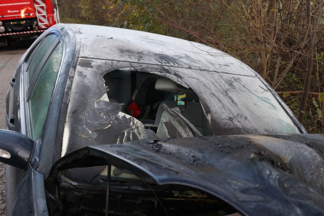 	Unfallauto brannte: Vier teils Schwerverletzte nach Frontalcrash zweier Autos in Kremsmnster