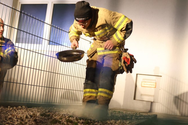 	Drei Verletzte nach Brand einer Pfanne in einer Wohnung eines Mehrparteienwohnhauses in Bad Hall