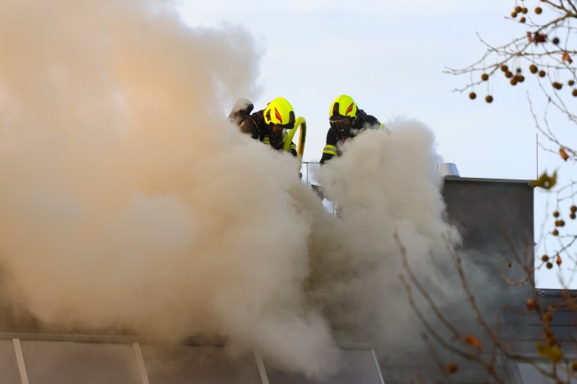 	Groeinsatz fr die Feuerwehr bei Gebudebrand in Ried im Innkreis