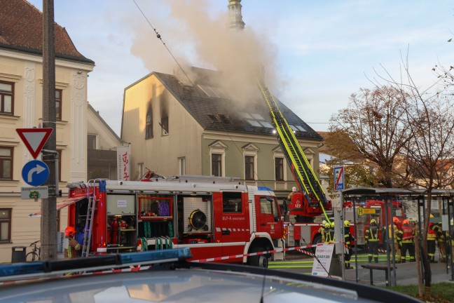 	Groeinsatz fr die Feuerwehr bei Gebudebrand in Ried im Innkreis