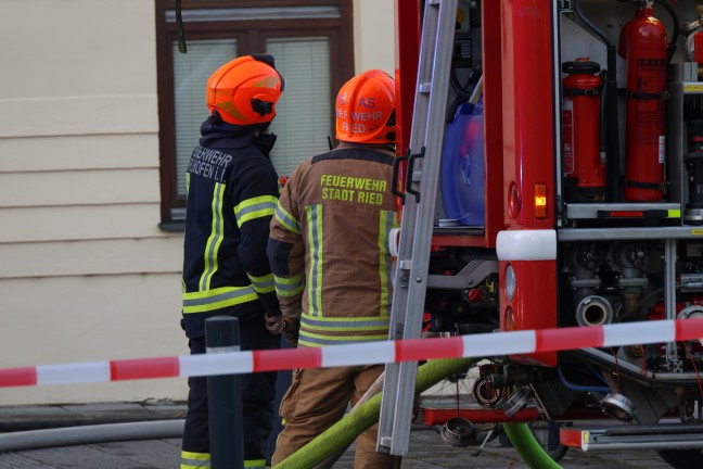 	Groeinsatz fr die Feuerwehr bei Gebudebrand in Ried im Innkreis