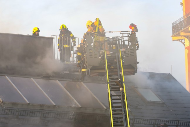 	Groeinsatz fr die Feuerwehr bei Gebudebrand in Ried im Innkreis