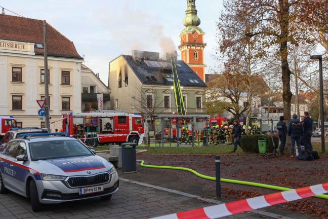 	Groeinsatz fr die Feuerwehr bei Gebudebrand in Ried im Innkreis