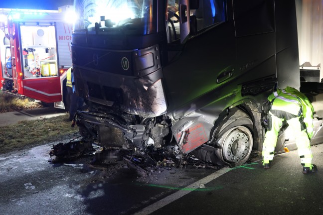 	Tdlicher Frontalcrash: Autolenker starb bei Kollision mit LKW in Micheldorf in Obersterreich