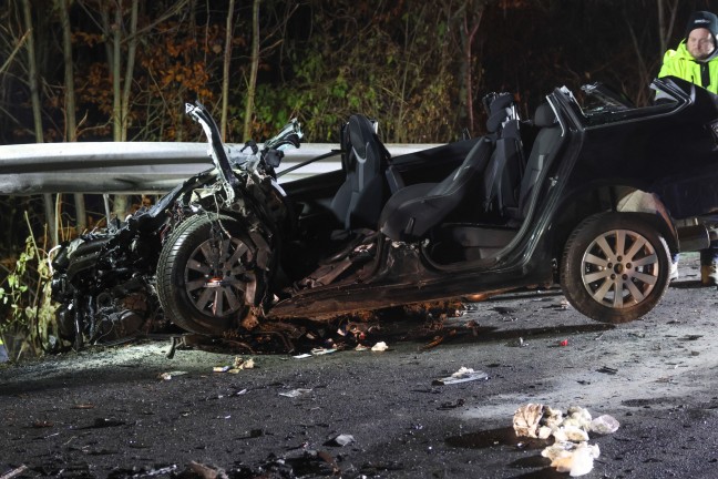 	Tdlicher Frontalcrash: Autolenker starb bei Kollision mit LKW in Micheldorf in Obersterreich