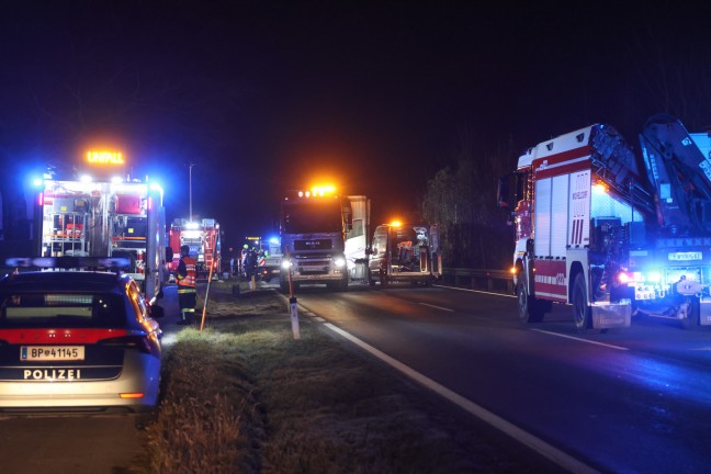 	Tdlicher Frontalcrash: Autolenker starb bei Kollision mit LKW in Micheldorf in Obersterreich