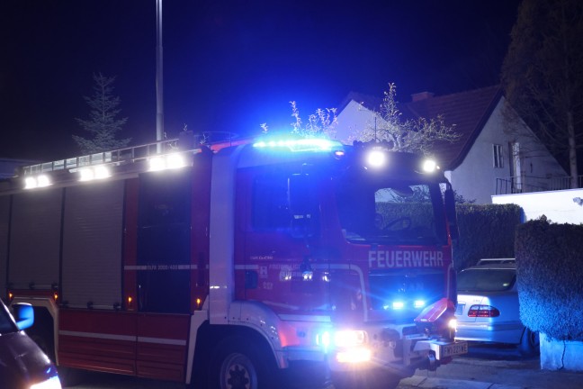 	Nchtlicher Einsatz von Feuerwehr und Rauchfangkehrer bei Kaminbrand in Wels-Pernau