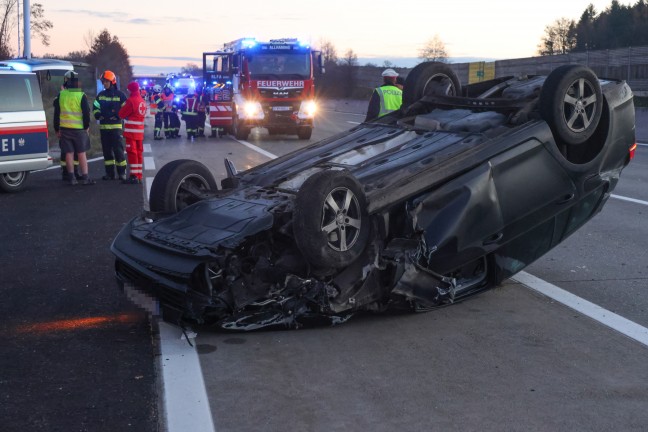 	Auto nach Kollision auf Westautobahn bei Sipbachzell berschlagen