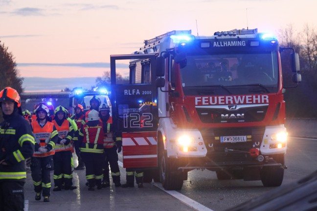 	Auto nach Kollision auf Westautobahn bei Sipbachzell berschlagen