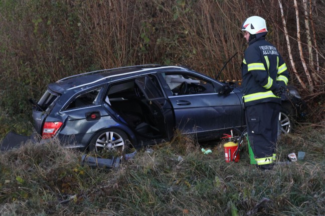 	Auto nach Kollision auf Westautobahn bei Sipbachzell berschlagen