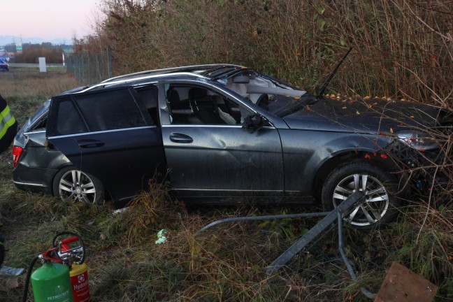 	Auto nach Kollision auf Westautobahn bei Sipbachzell berschlagen