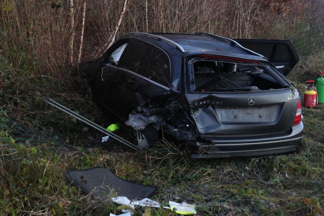 	Auto nach Kollision auf Westautobahn bei Sipbachzell berschlagen