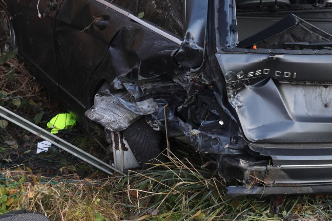 	Auto nach Kollision auf Westautobahn bei Sipbachzell berschlagen