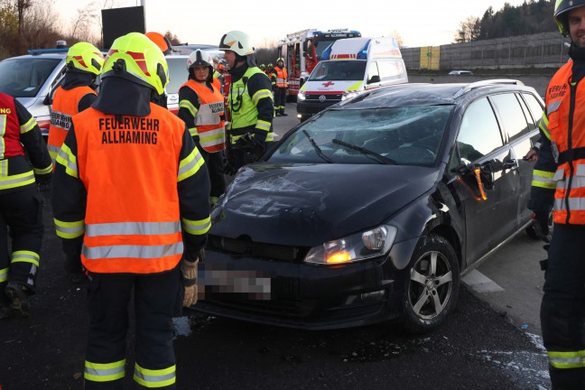 	Auto nach Kollision auf Westautobahn bei Sipbachzell berschlagen