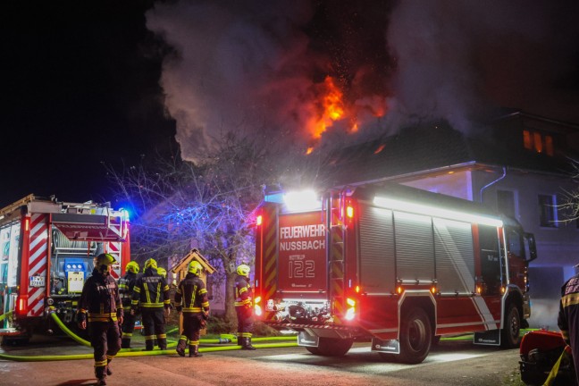 	Groeinsatz: Elf Feuerwehren bei Grobrand auf Bauernhof in Wartberg an der Krems im Einsatz