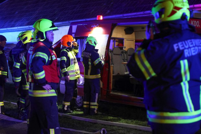 	Groeinsatz: Elf Feuerwehren bei Grobrand auf Bauernhof in Wartberg an der Krems im Einsatz