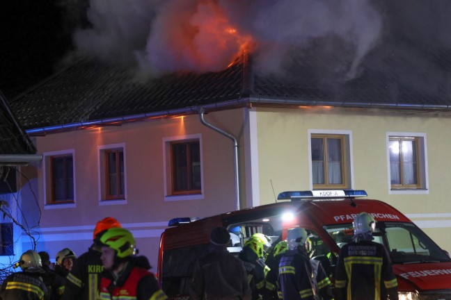 	Groeinsatz: Elf Feuerwehren bei Grobrand auf Bauernhof in Wartberg an der Krems im Einsatz