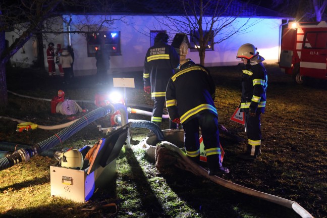 	Groeinsatz: Elf Feuerwehren bei Grobrand auf Bauernhof in Wartberg an der Krems im Einsatz