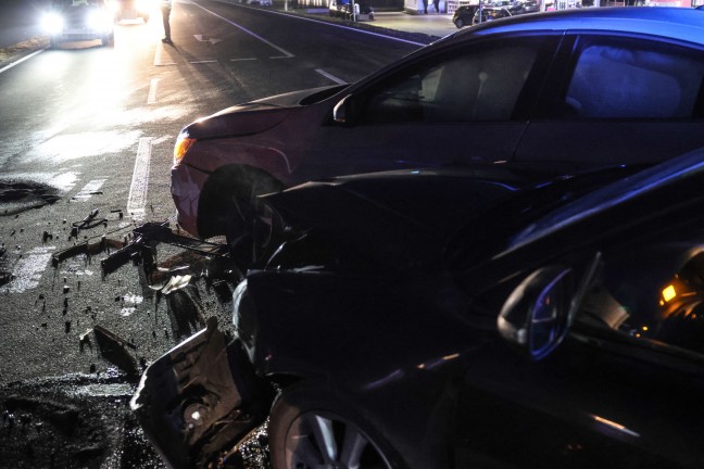 Verkehrsunfall zwischen zwei PKW im Kreuzungsbereich der Wallerner Strae in Pichl bei Wels