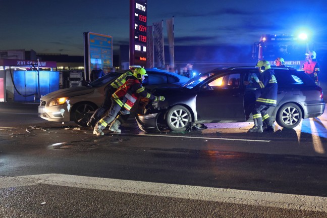 Verkehrsunfall zwischen zwei PKW im Kreuzungsbereich der Wallerner Strae in Pichl bei Wels