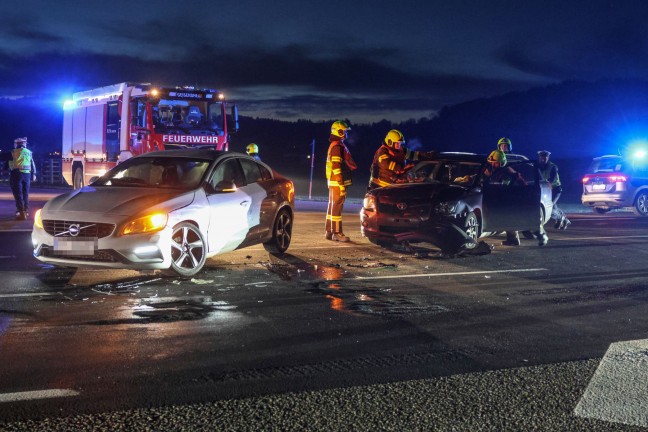 Verkehrsunfall zwischen zwei PKW im Kreuzungsbereich der Wallerner Strae in Pichl bei Wels