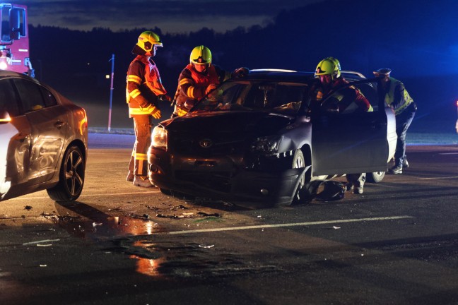 Verkehrsunfall zwischen zwei PKW im Kreuzungsbereich der Wallerner Strae in Pichl bei Wels