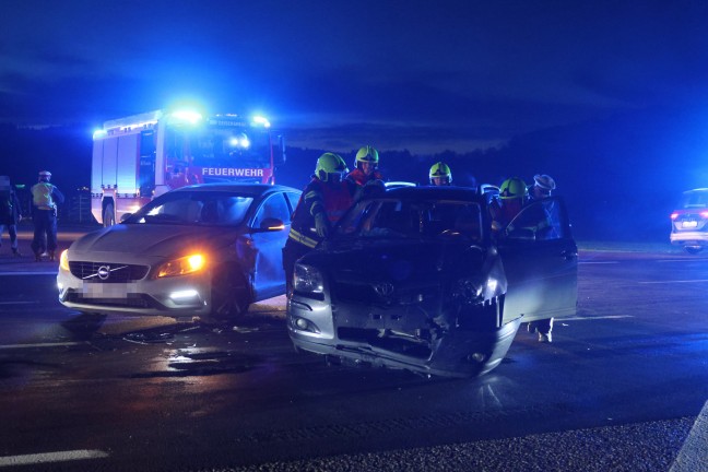 Verkehrsunfall zwischen zwei PKW im Kreuzungsbereich der Wallerner Strae in Pichl bei Wels