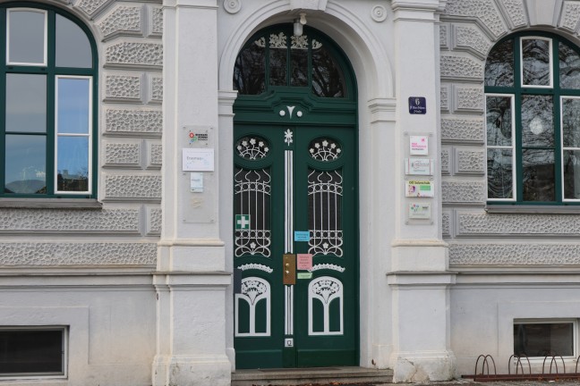 	Mumifizierte Kinderleiche im Keller einer Schule in Vcklabruck entdeckt