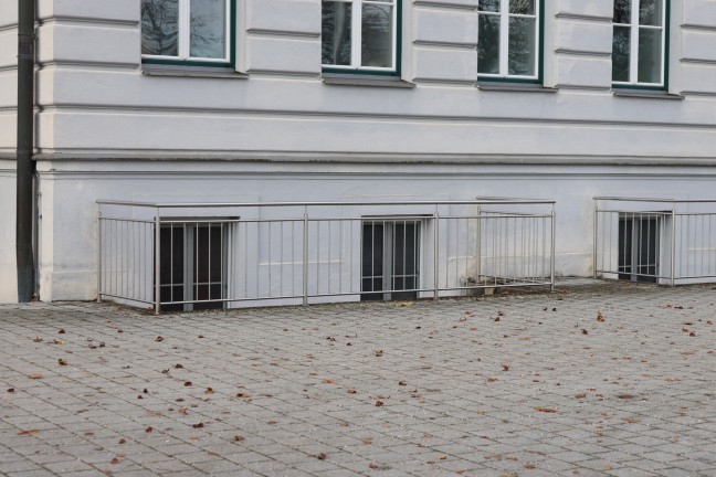 	Mumifizierte Kinderleiche im Keller einer Schule in Vcklabruck entdeckt