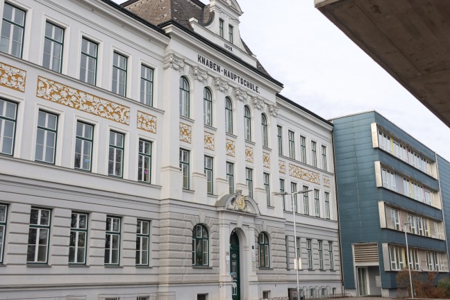 	Mumifizierte Kinderleiche im Keller einer Schule in Vcklabruck entdeckt