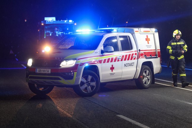 	Schwerverletzter bei Verkehrsunfall mit Autoberschlag auf Innviertler Strae in Schllberg