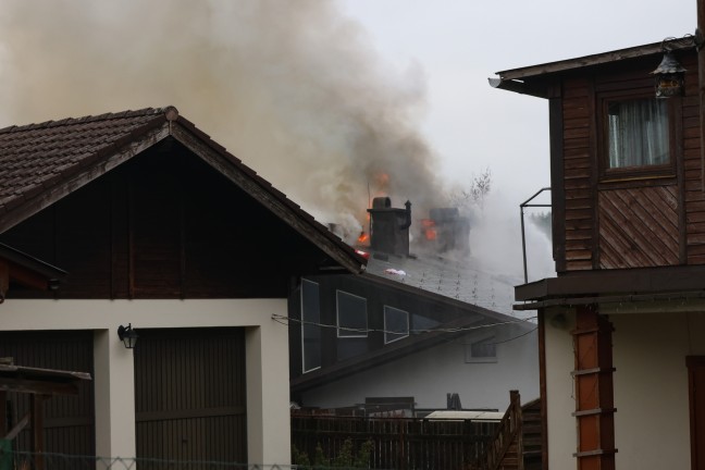 Grobrand bei einem Mehrparteienhaus in Seewalchen am Attersee