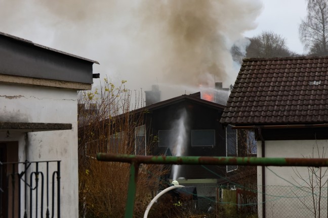 Grobrand bei einem Mehrparteienhaus in Seewalchen am Attersee